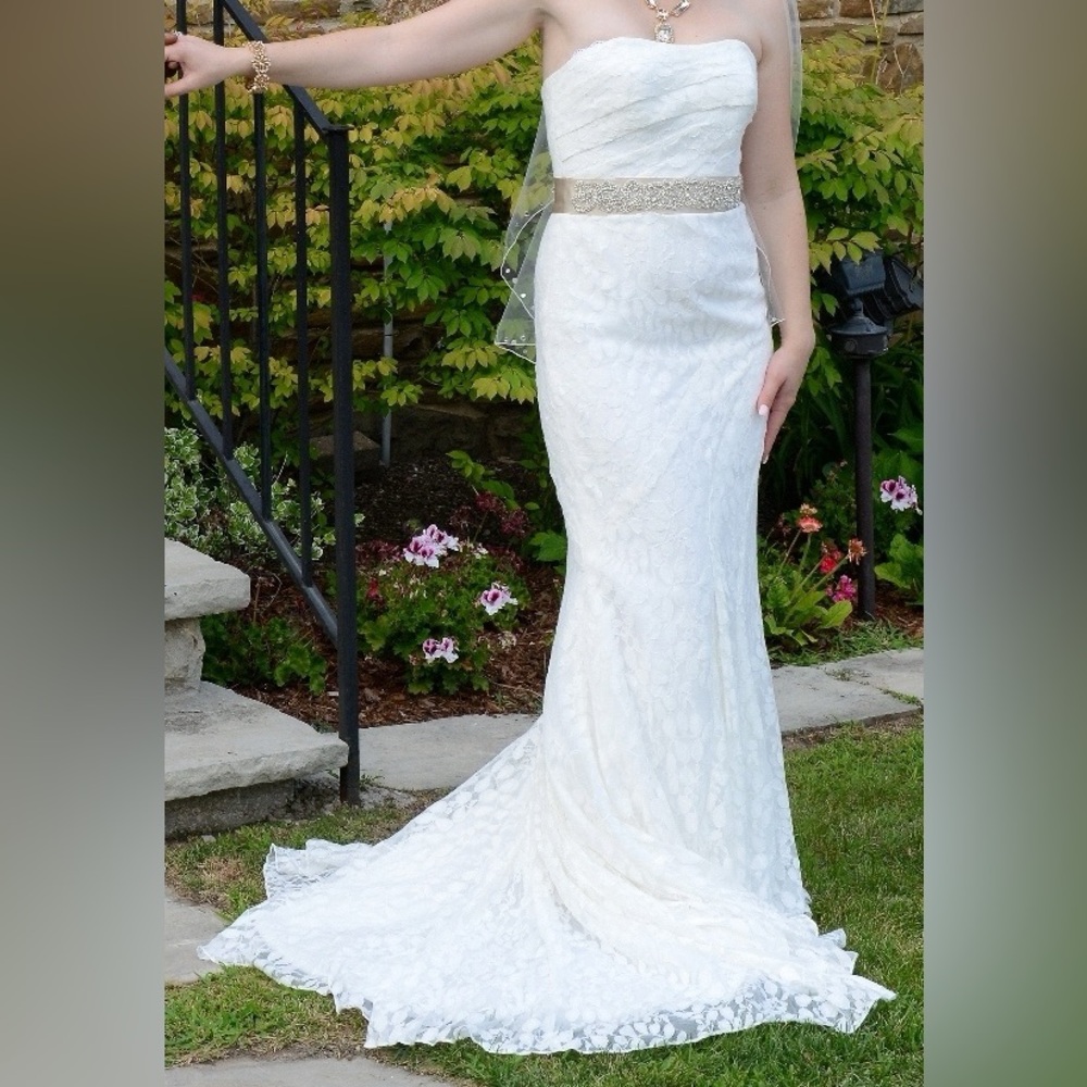 Elegant White Strapless Bridal Gown